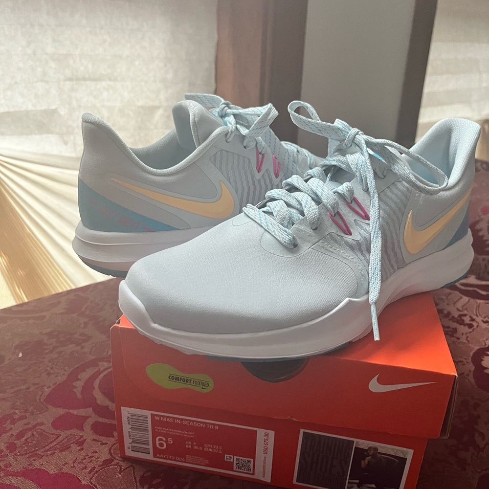 Women’s Nike sneakers